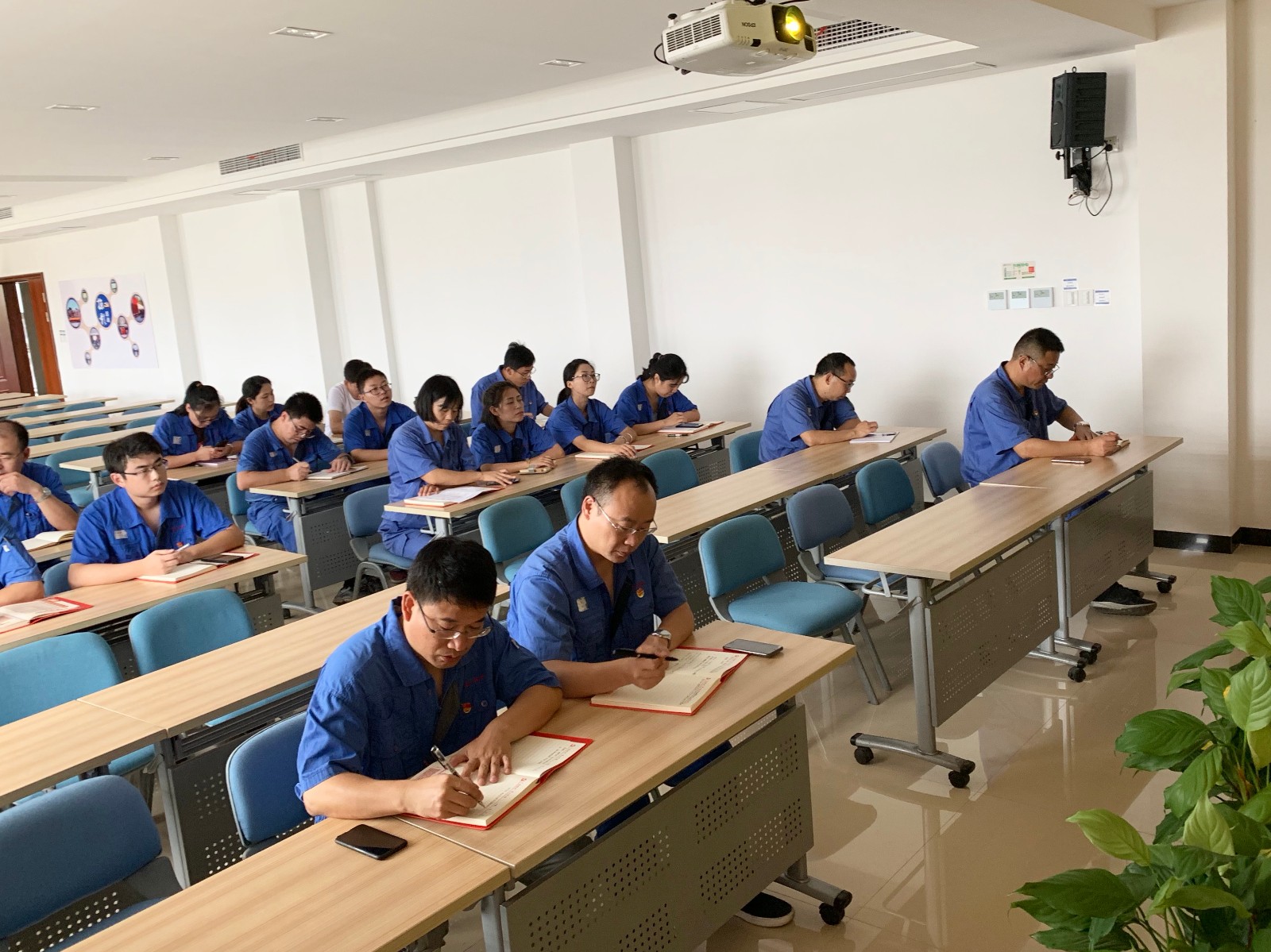 1567068823933563.jpg 1567068823933563.jpg